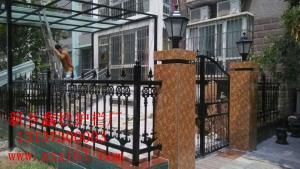 歐式鐵藝護(hù)欄、鐵藝門及陽(yáng)光棚美化裝修盡在鑫欄金屬制品公司！